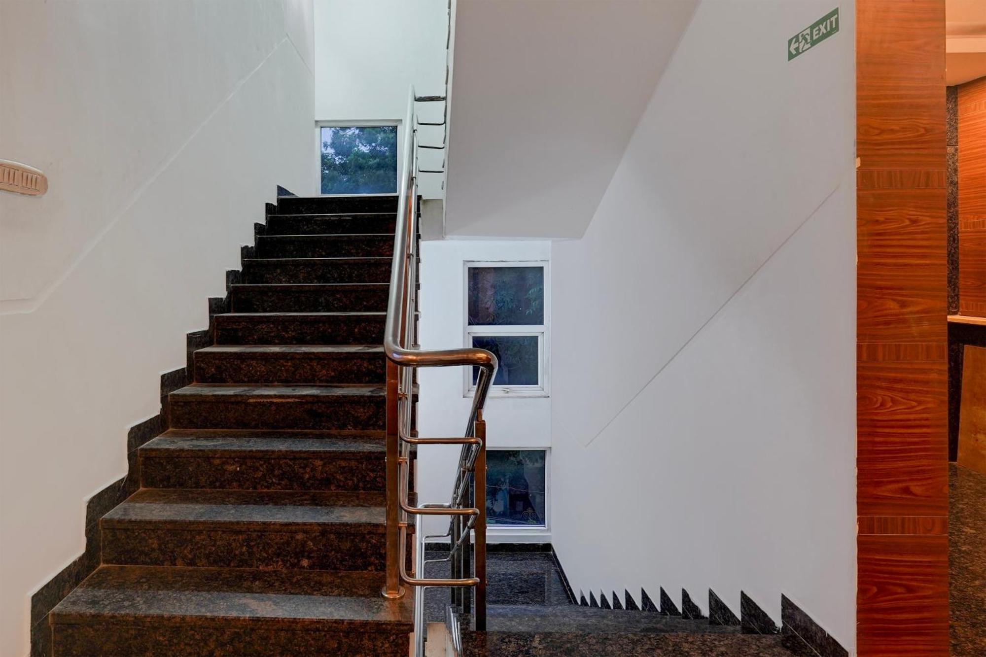 Super Townhouse Arcot Road Near Kauvery Hospital Chennai Esterno foto